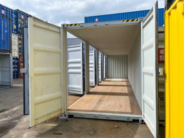 10-7-768x576 Contentor marítimo High Cube de 40 pés com 4 portas laterais – Usado