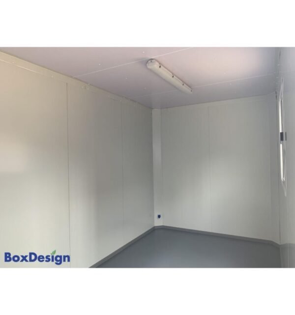 Módulo pré-fabricado preto – Elegante, isolado e multifuncional