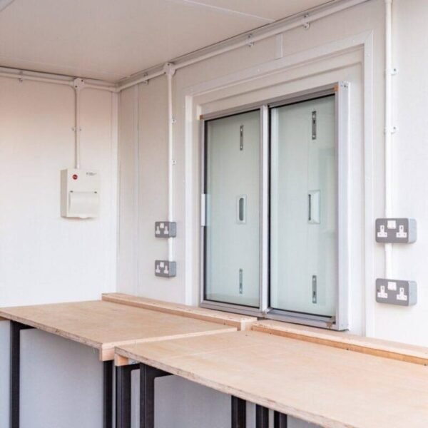 628180955_122098720257248485_3891006300425324072_n-768x768 Contentor de armazenamento de 10 pés