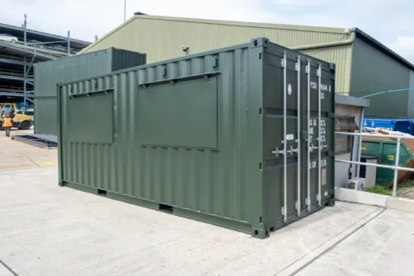 876453456704-768x512 Contentorde 20 pés com escotilha de serviço dupla