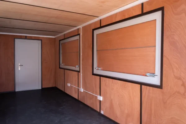 876453456708-768x512 Contentorde 20 pés com escotilha de serviço dupla