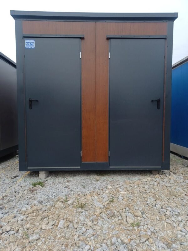 Contentor sanitário duplo com 2 cabines – sanita e chuveiro