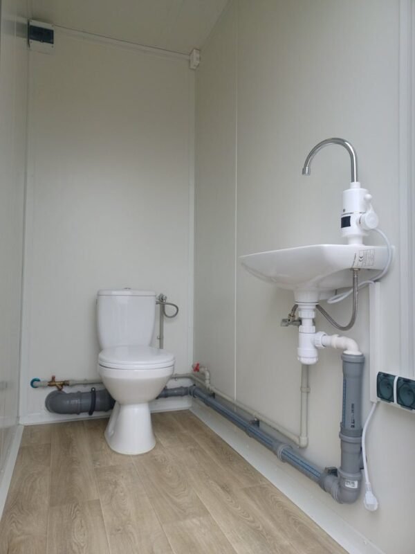 Contentor sanitário duplo com 2 cabines – sanita e chuveiro