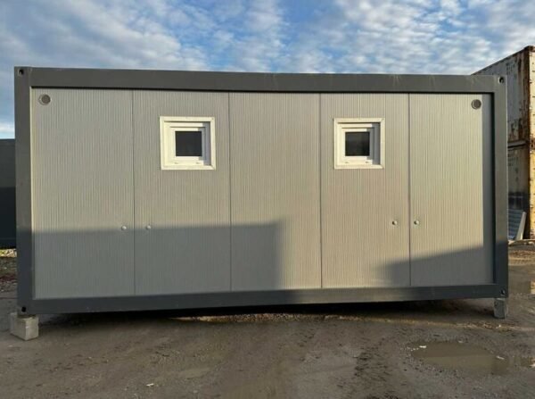 a1ef6f_8913b7cb4fa34258941f682def10a9a07Emv2-768x572 Contentor sanitário 3×6 – 6 chuveiros, 2 lavatórios, esquentador de 300 litros